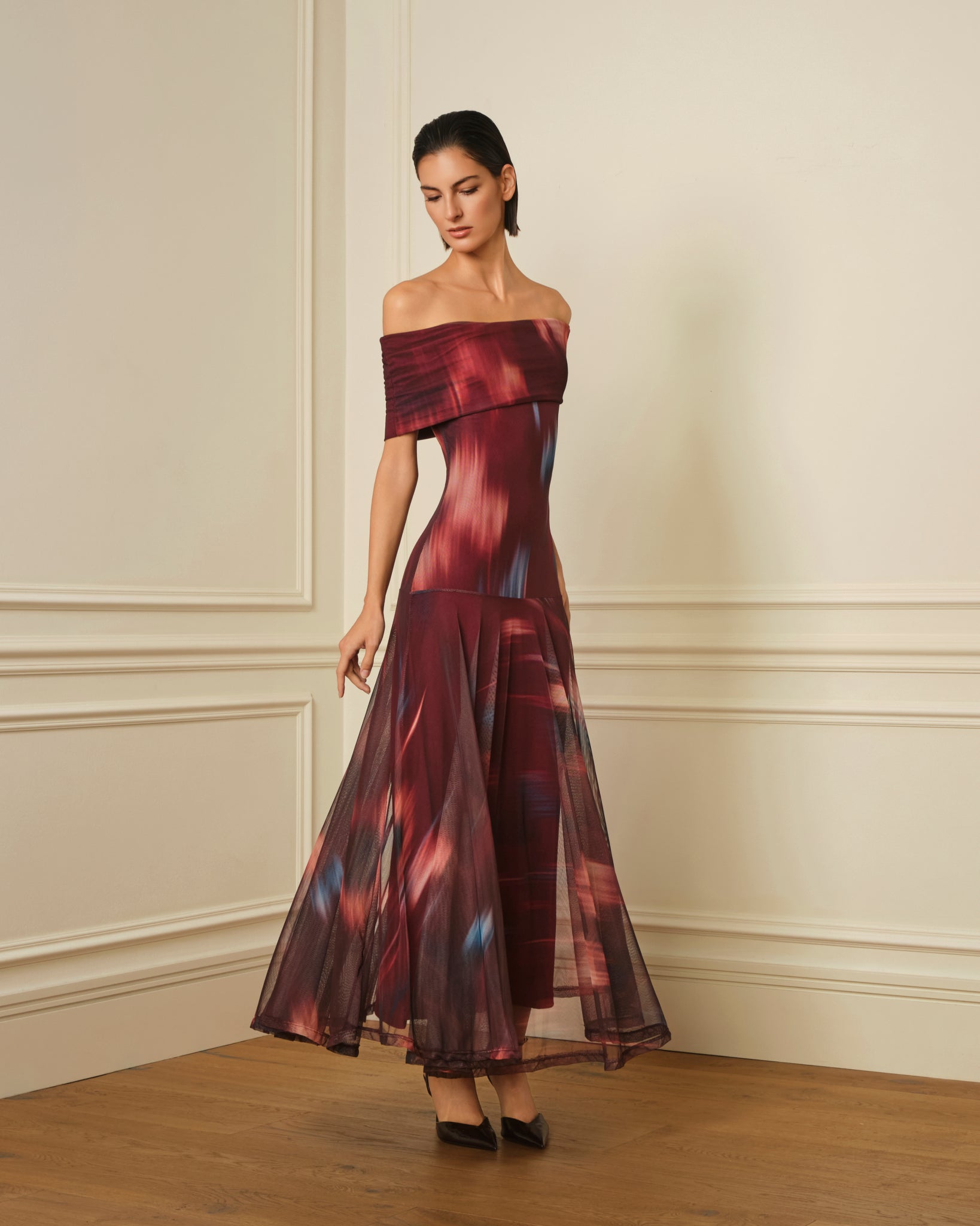 VESTIDO OFF SHOULDER DE TUL ESTAMPADO BURDEOS