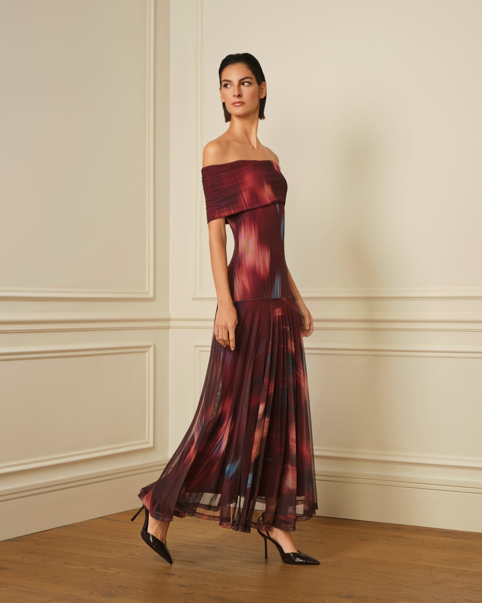 VESTIDO OFF SHOULDER DE TUL ESTAMPADO BURDEOS