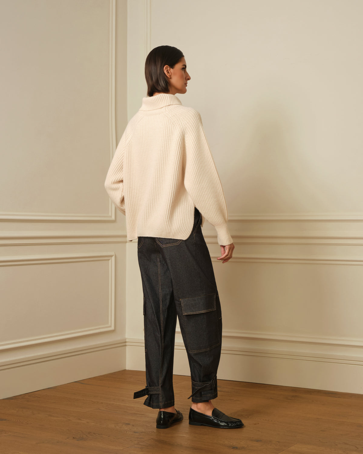 SUÉTER DE CUELLO ALTO BEIGE