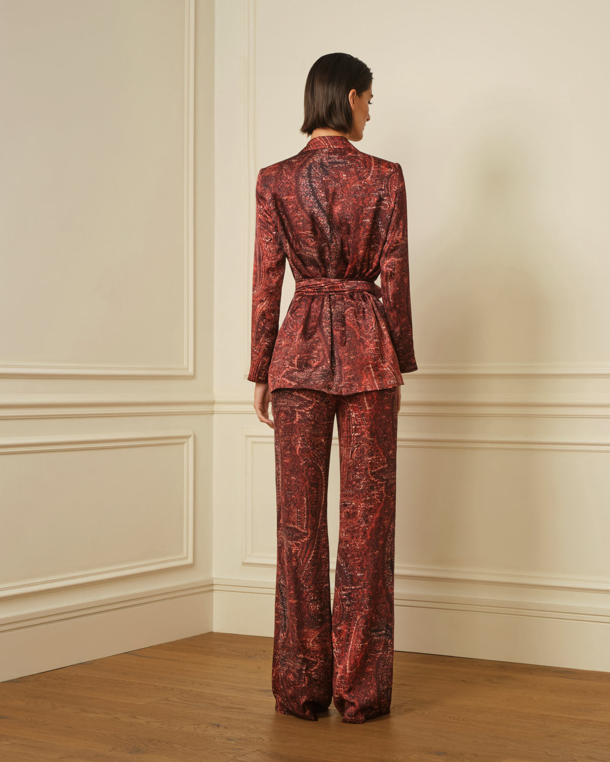 PANTALÓN SATINADO ESTAMPADO BURDEOS
