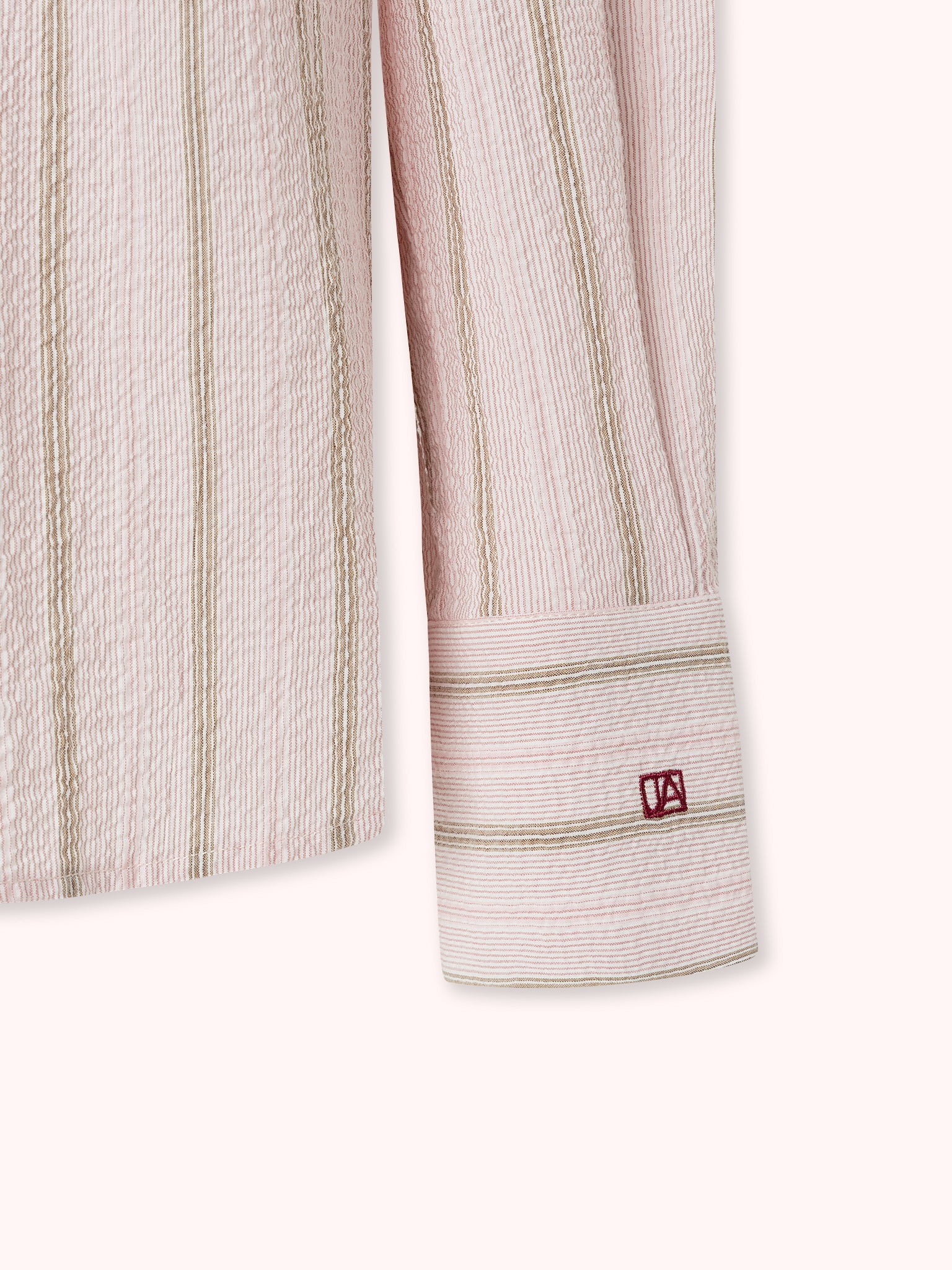 CAMISA CON DETALLE DE VIVO Y ESTAMPADO DE RAYAS ROSA