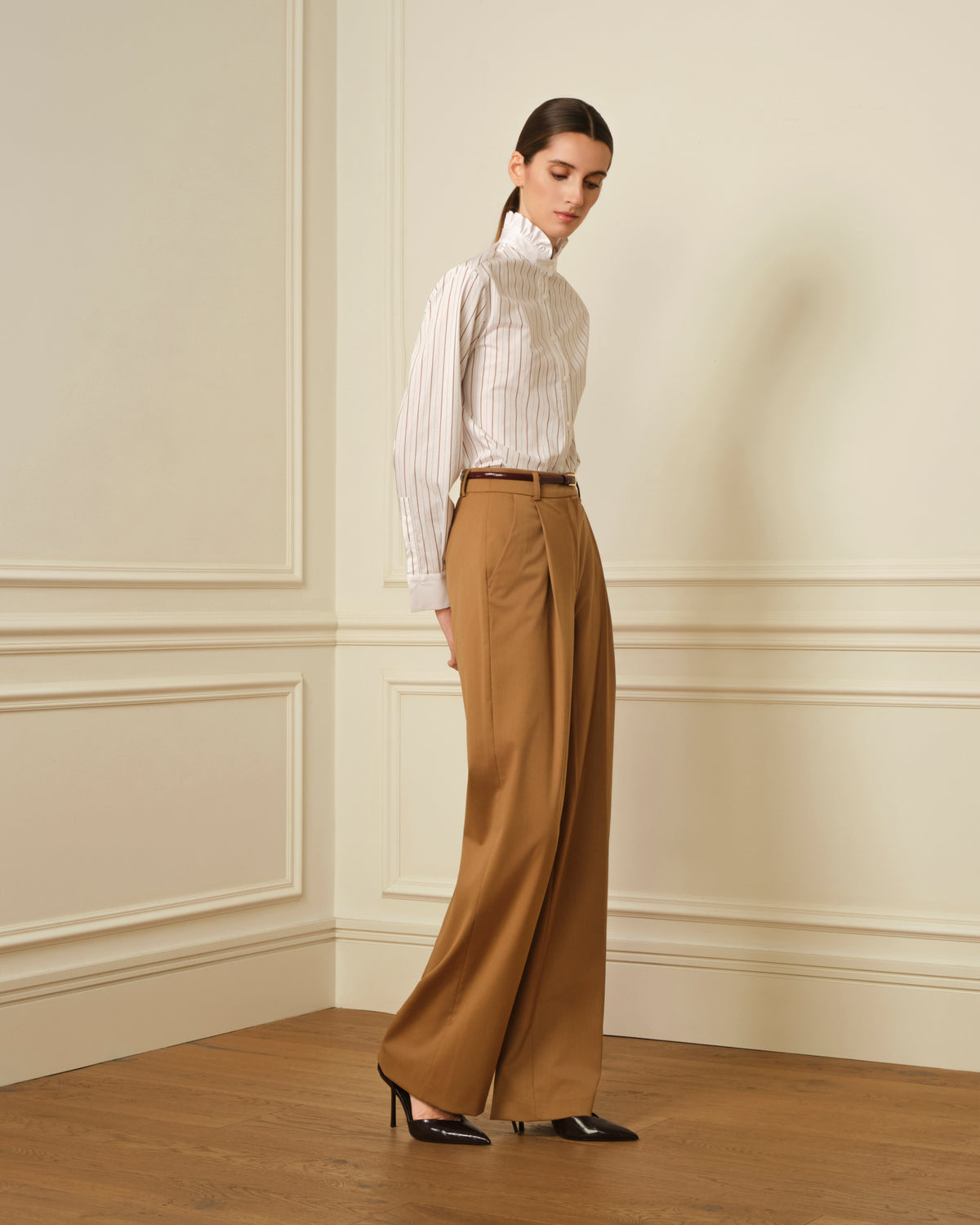 CAMISA DE RAYAS CON CUELLO VOLANTE