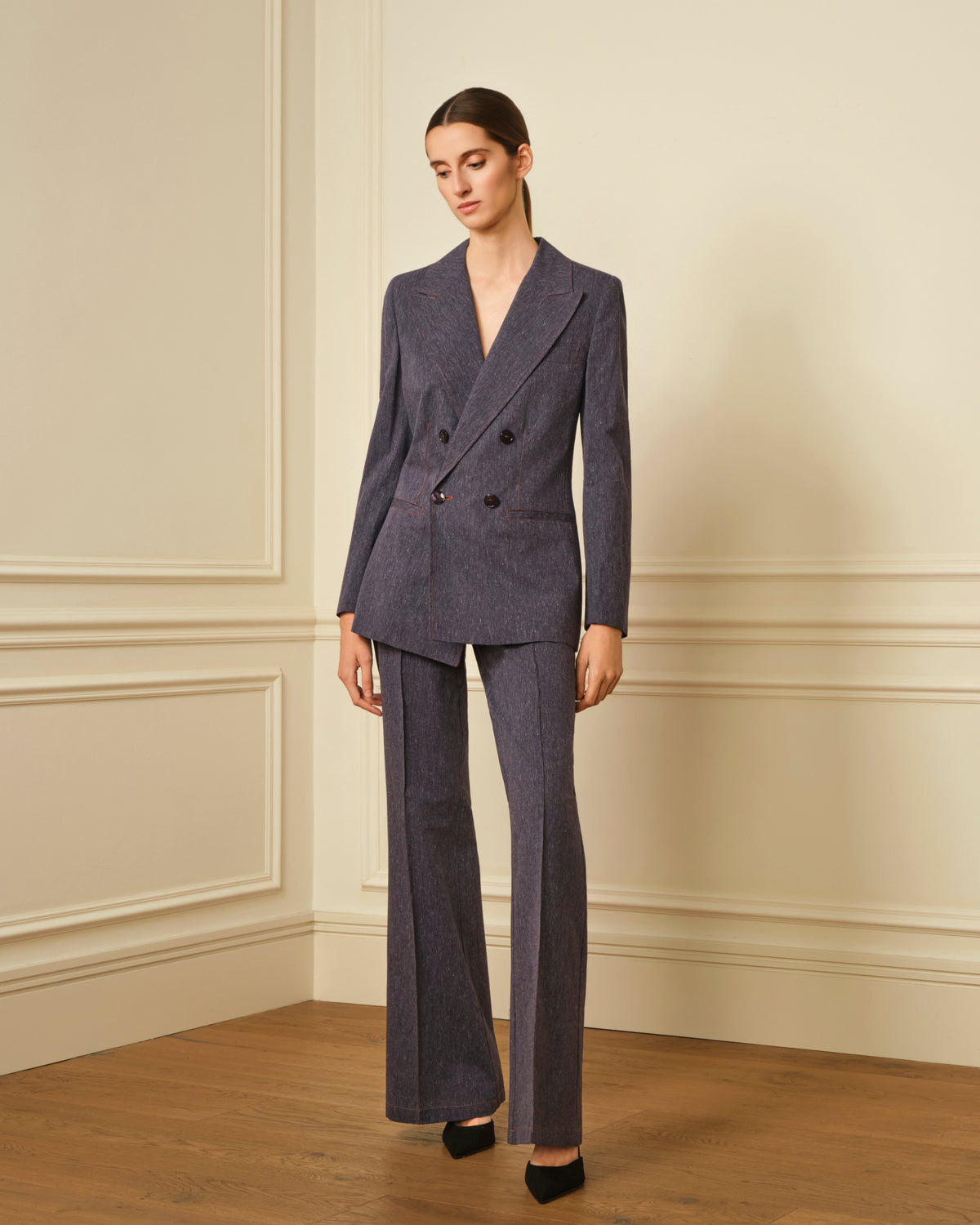 BLAZER CRUZADA CON COSTURAS VISTAS DENIM JASPEADO