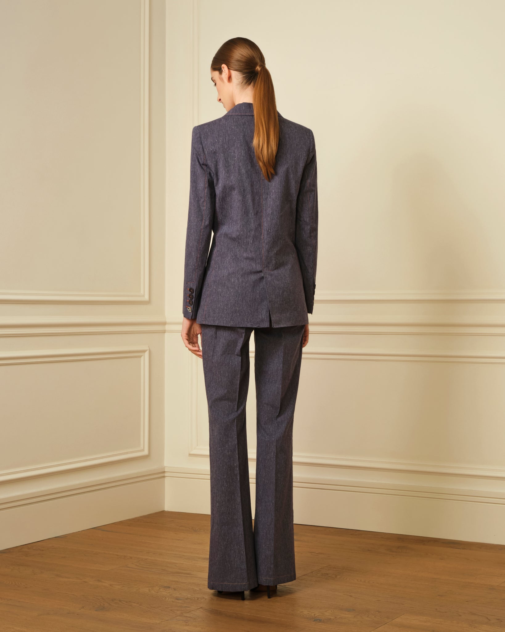 BLAZER CRUZADA CON COSTURAS VISTAS DENIM JASPEADO