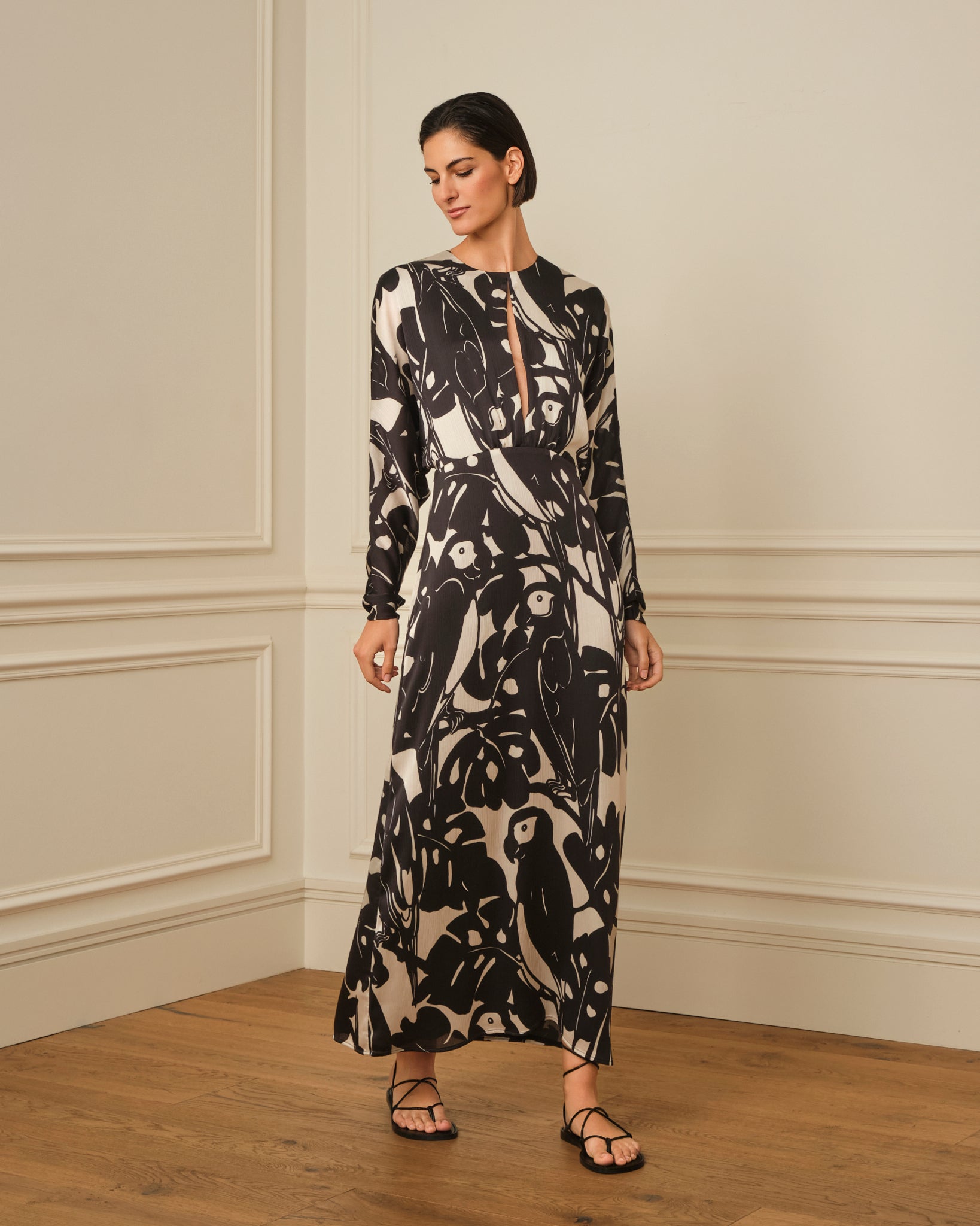 VESTIDO LARGO ESCOTE OJAL ESTAMPADO NEGRO