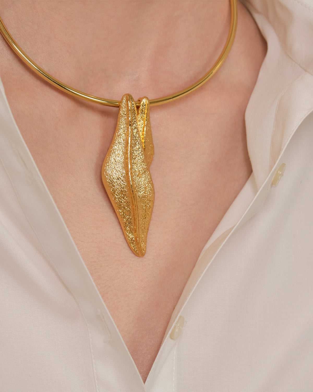LEMON LEAF COLLAR DORADO