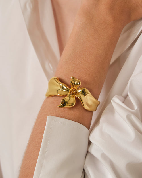 FLOR DE ALMENDRO BRAZALETE DORADO