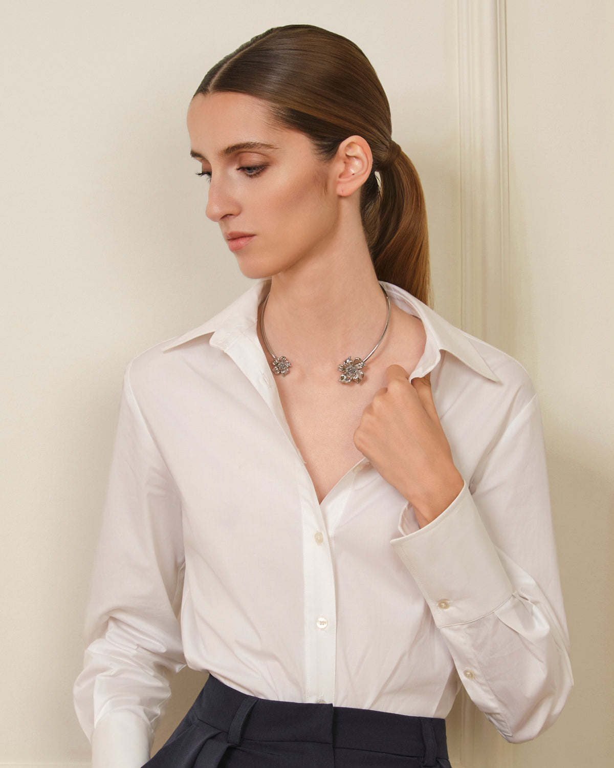 FLOR DE ALMENDRO COLLAR PLATEADO