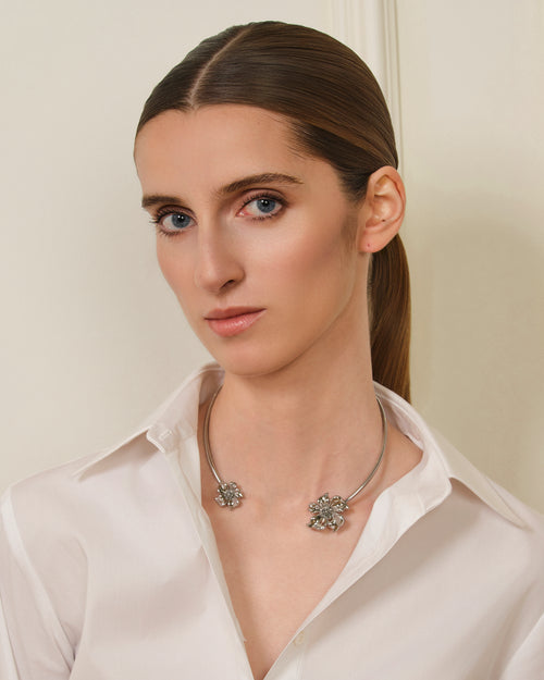 FLOR DE ALMENDRO COLLAR PLATEADO