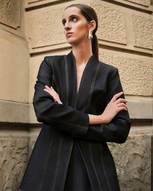 CHAQUETA DENIM CON COSTURAS VISTAS EN NEGRO