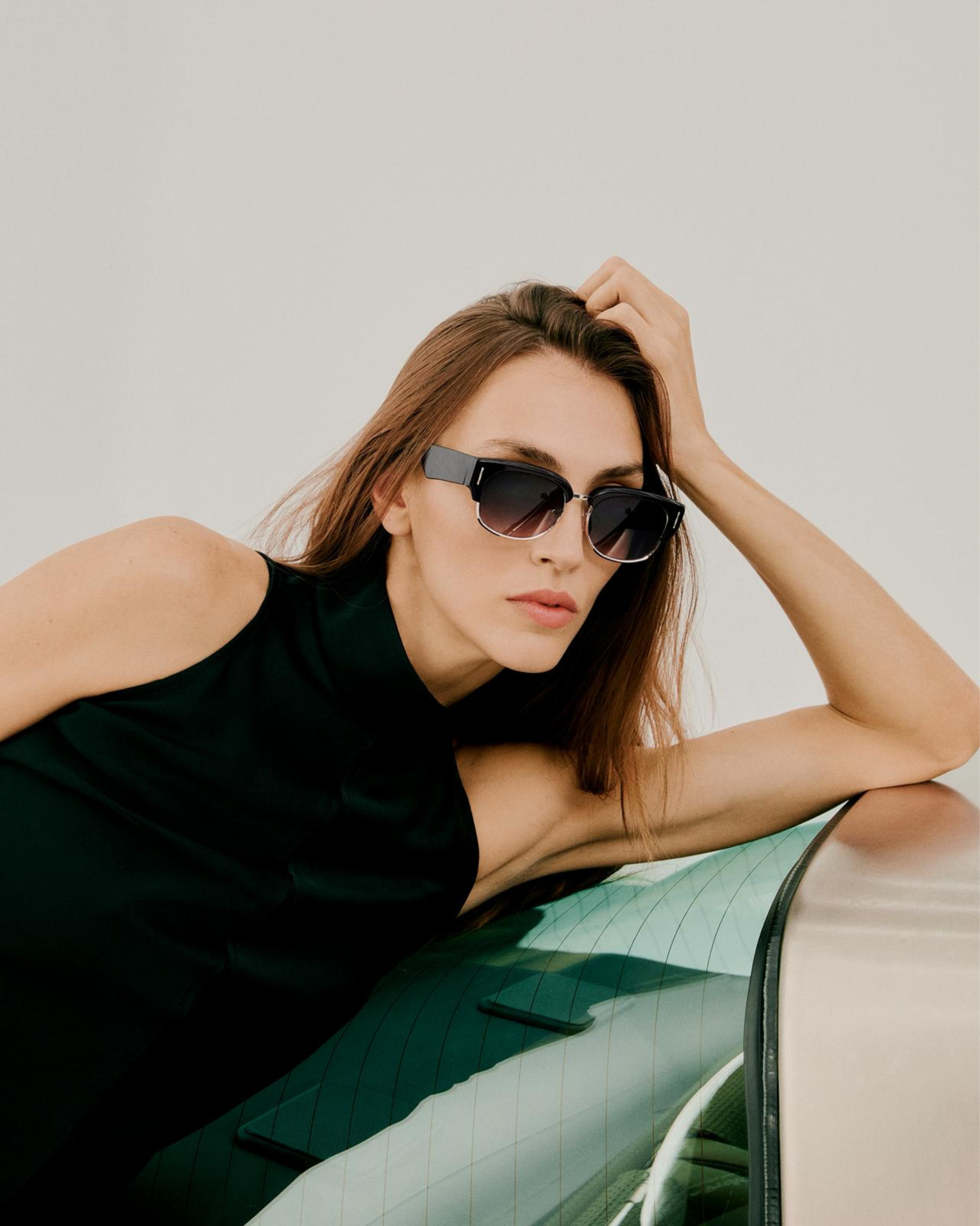 JERSEY SIN MANGAS CUELLO ALTO MARRÓN