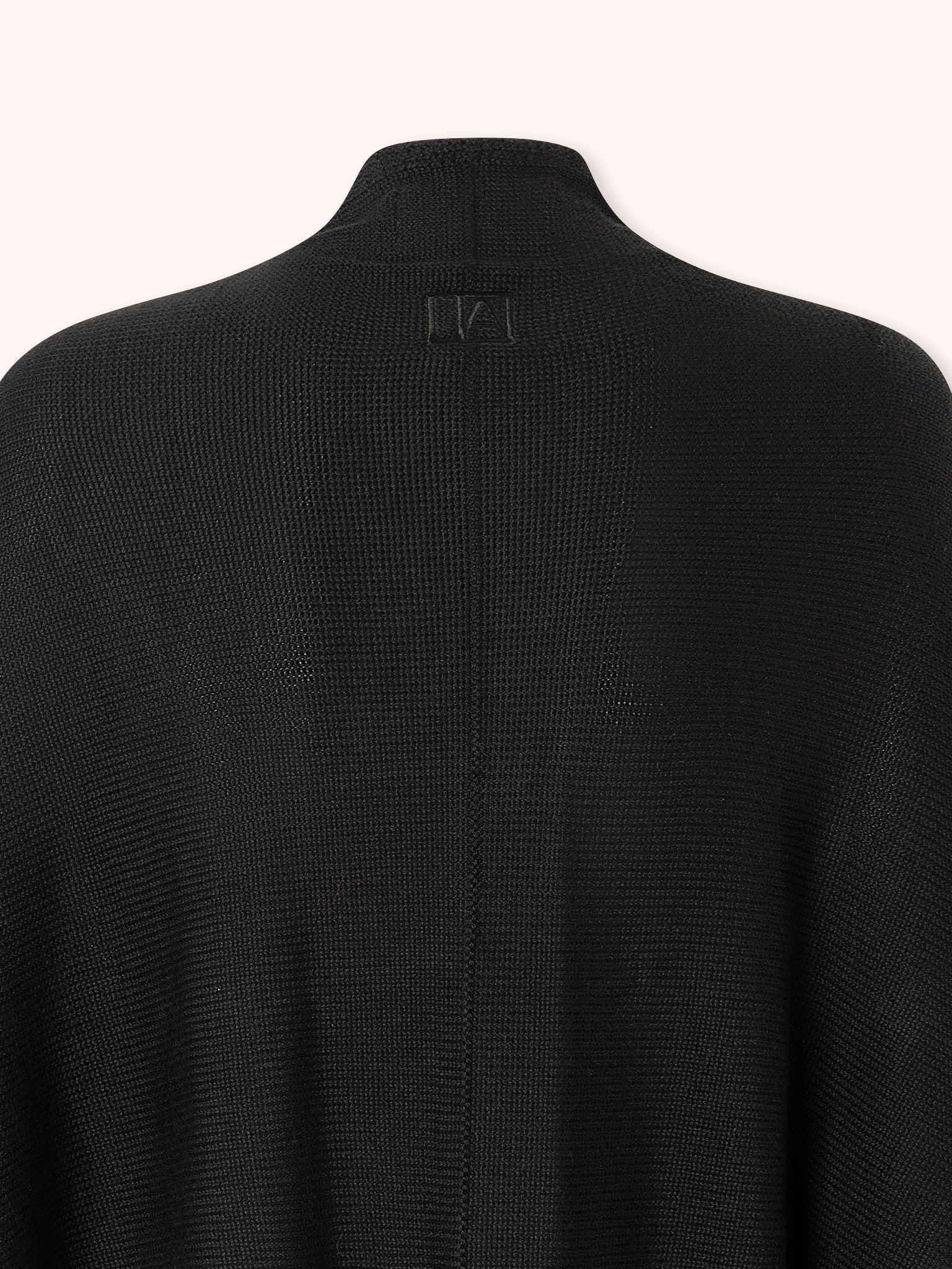 CAPA DE PUNTO FINO CON FLECOS NEGRO
