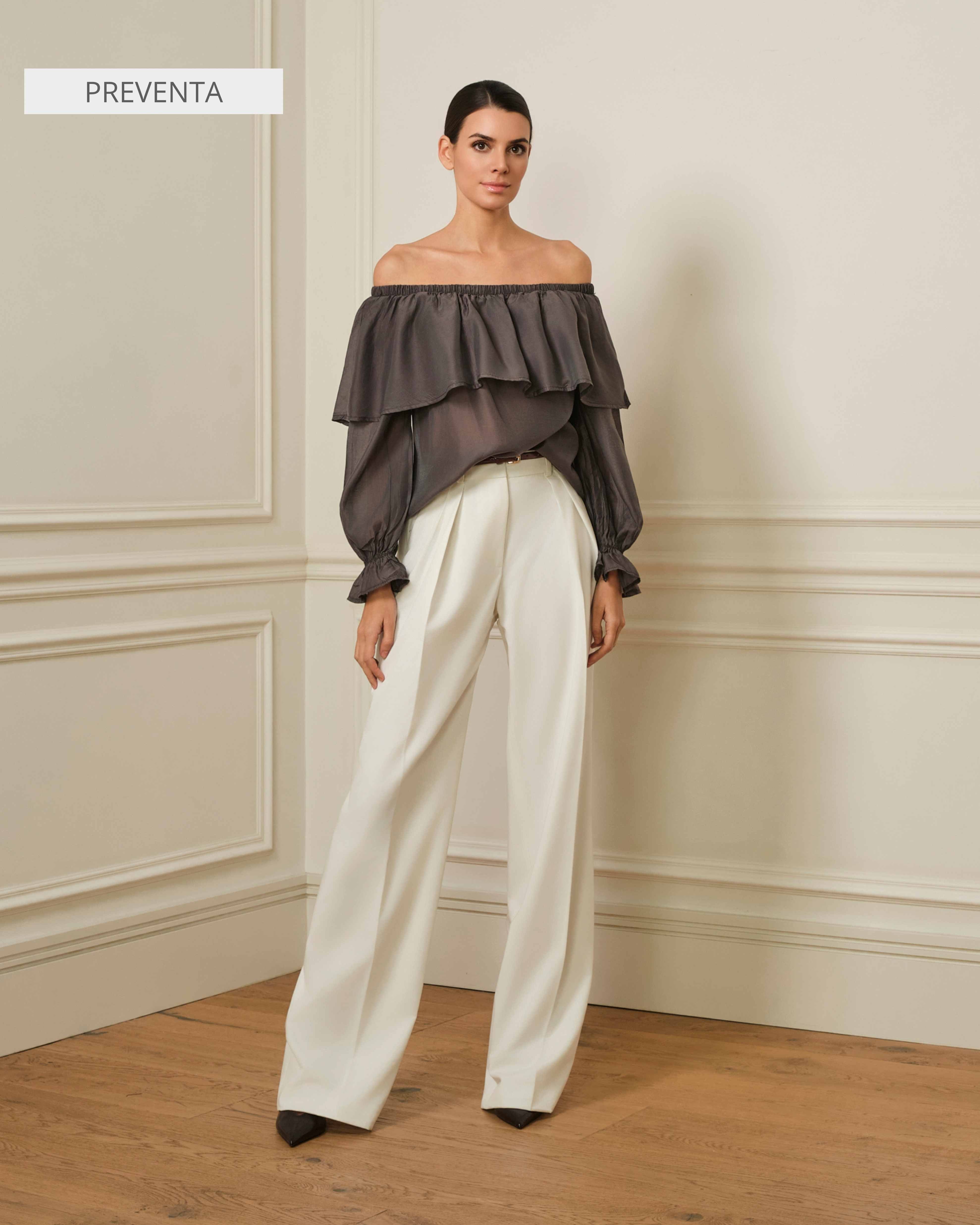 BLUSA OFF SHOULDER CON VOLANTE MARRÓN