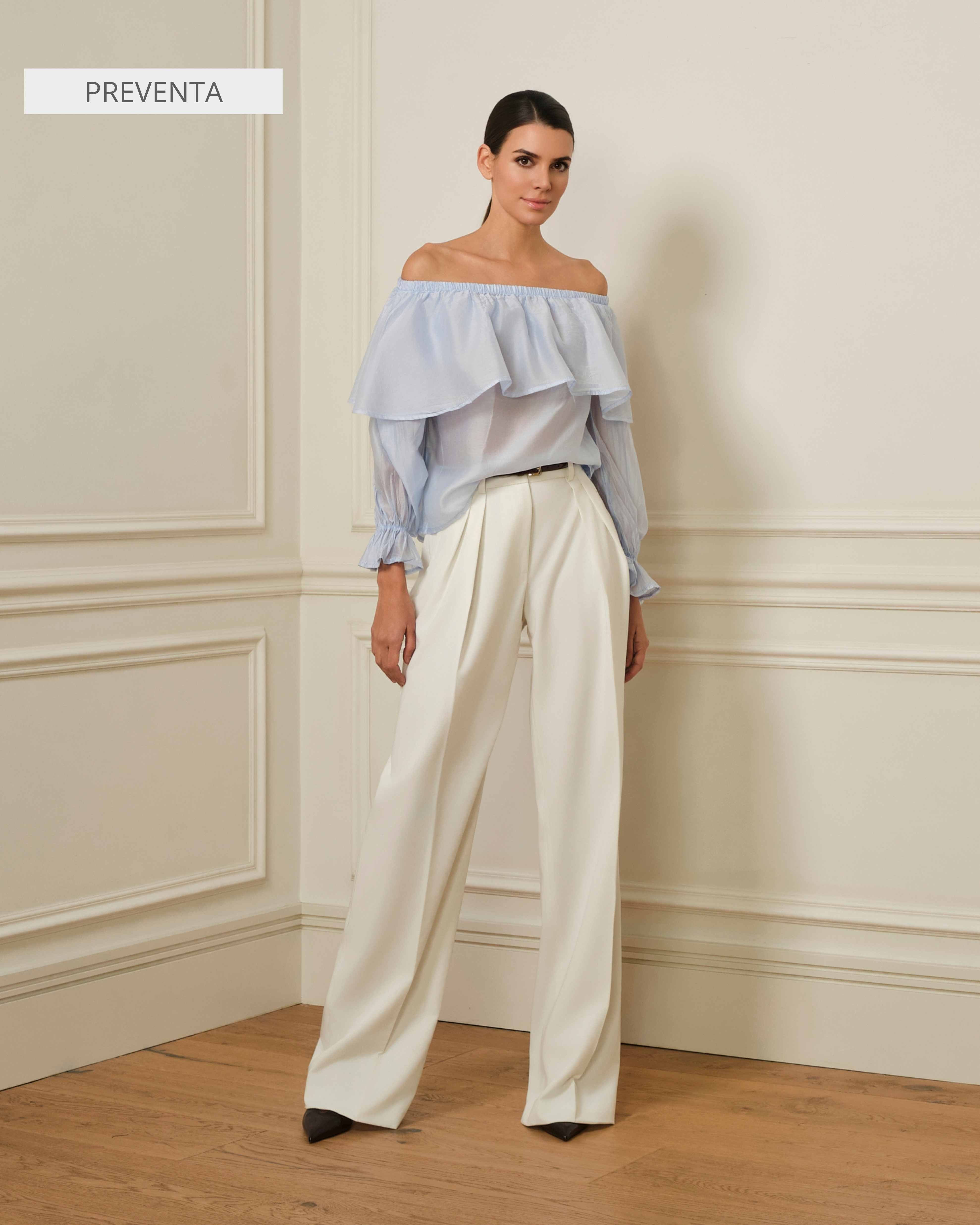 BLUSA OFF SHOULDER CON VOLANTE CELESTE