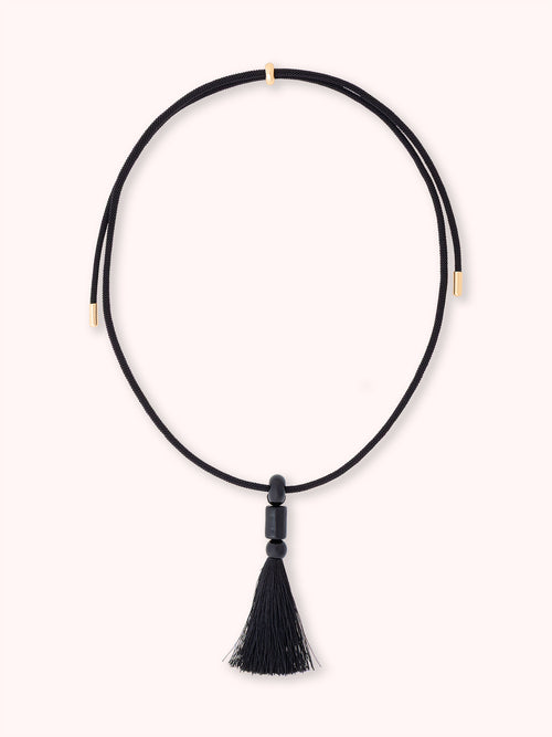 COLLAR CON FLECOS NEGRO