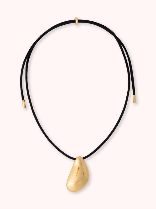 COLLAR OVALADO METÁLICO DORADO