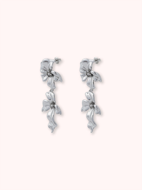FLOR DE ALMENDRO PENDIENTES LARGOS PLATEADO