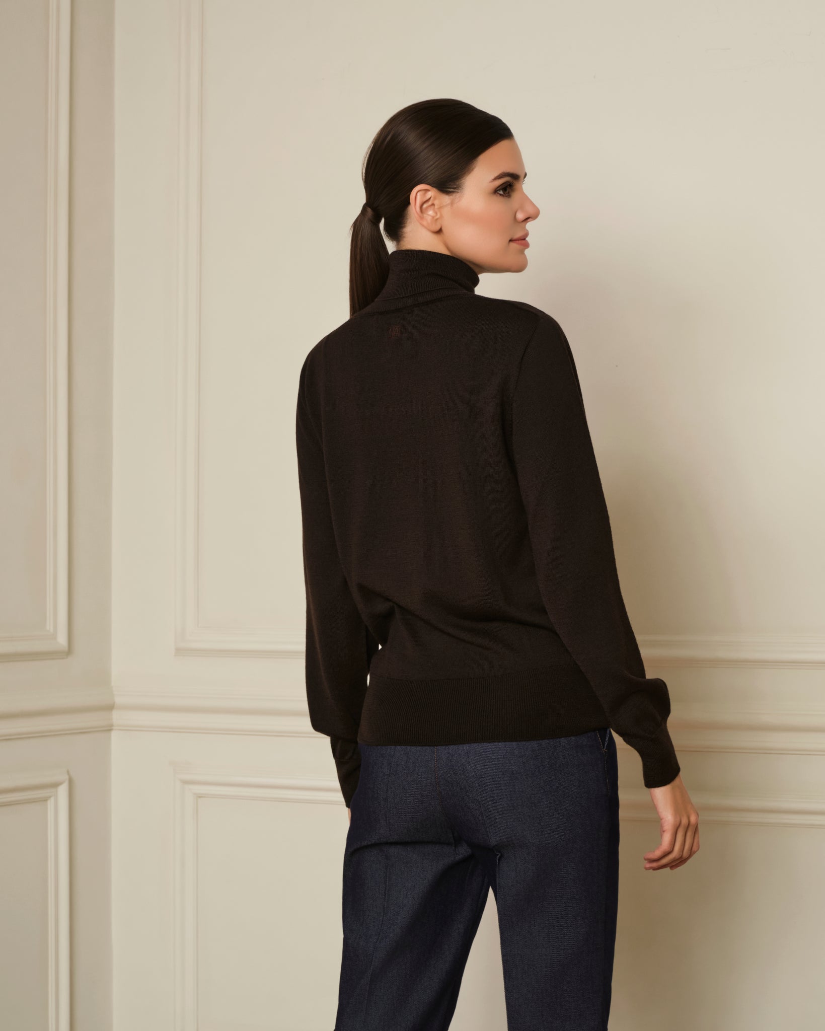 JERSEY CUELLO ALTO MARRÓN