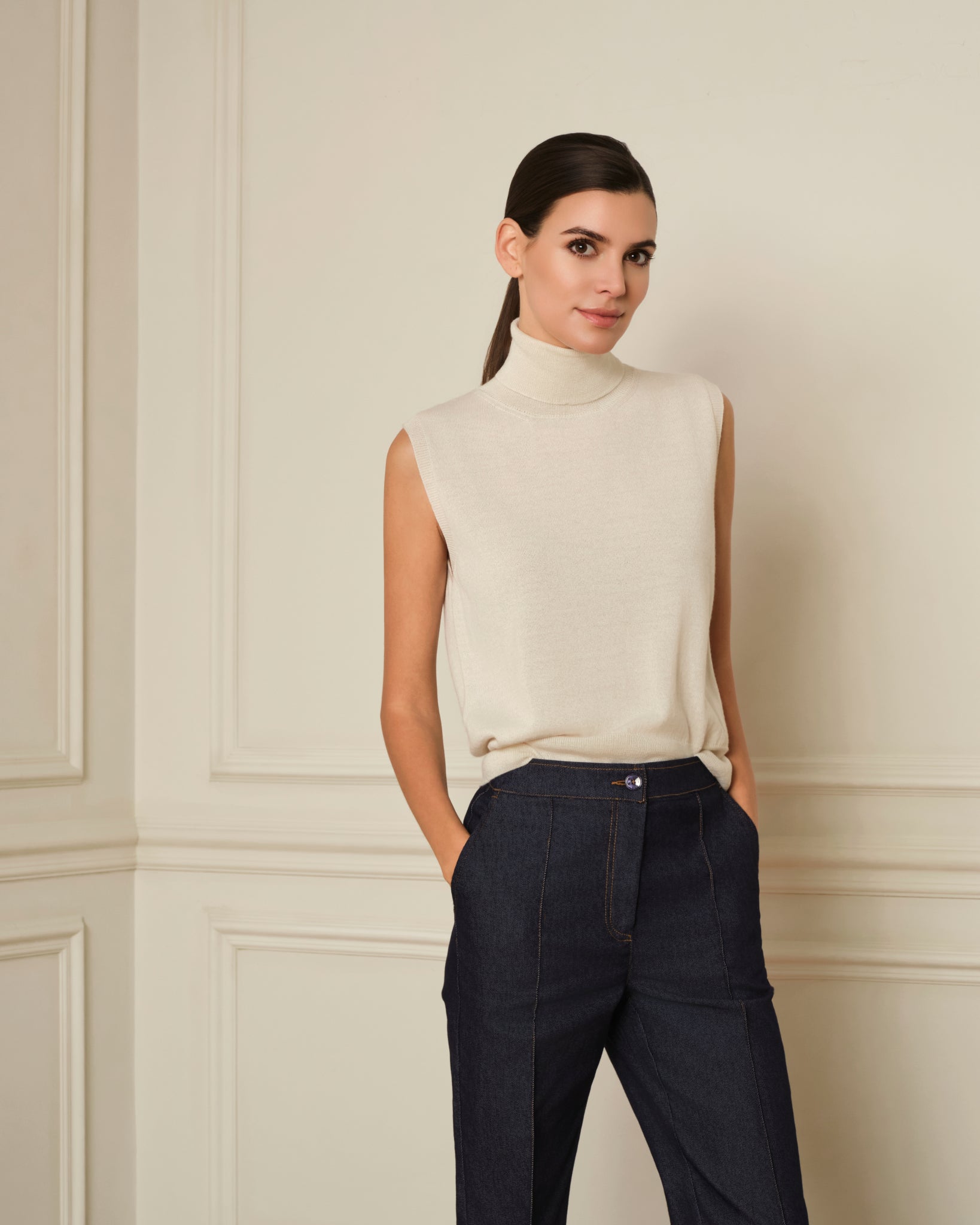 JERSEY SIN MANGAS CUELLO ALTO CRUDO