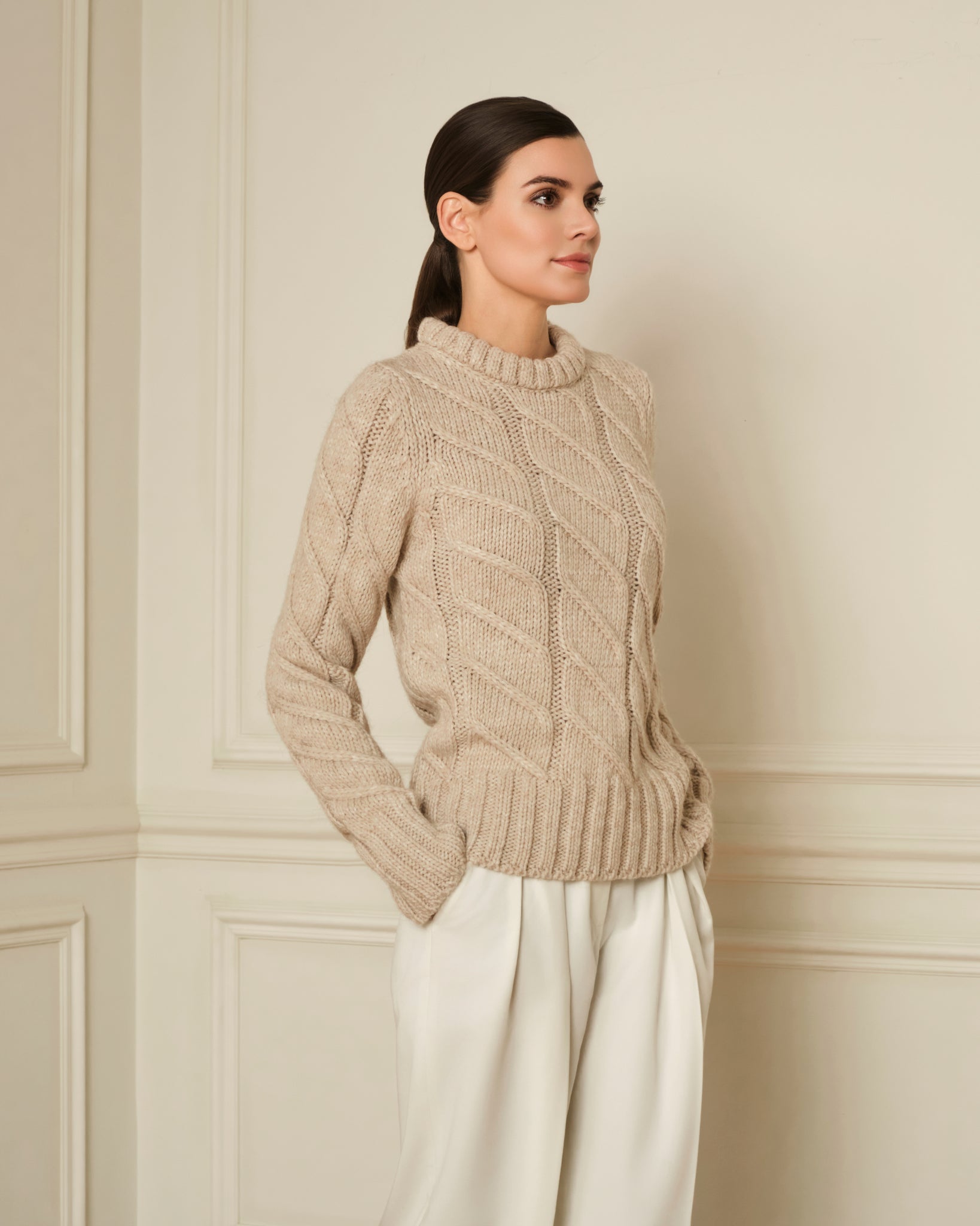 SUÉTER DE PUNTO TRENZADO BEIGE