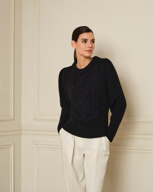 SUÉTER DE PUNTO TRENZADO CON MANGA ABULLONADA AZUL MARINO