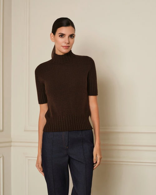 SUÉTER MANGA CORTA CON CUELLO ALTO MARRÓN