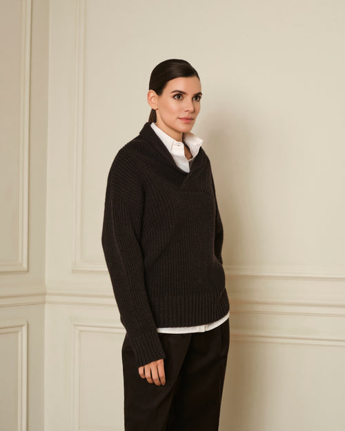 SUÉTER DE PUNTO CON CUELLO CHIMENEA MARRÓN