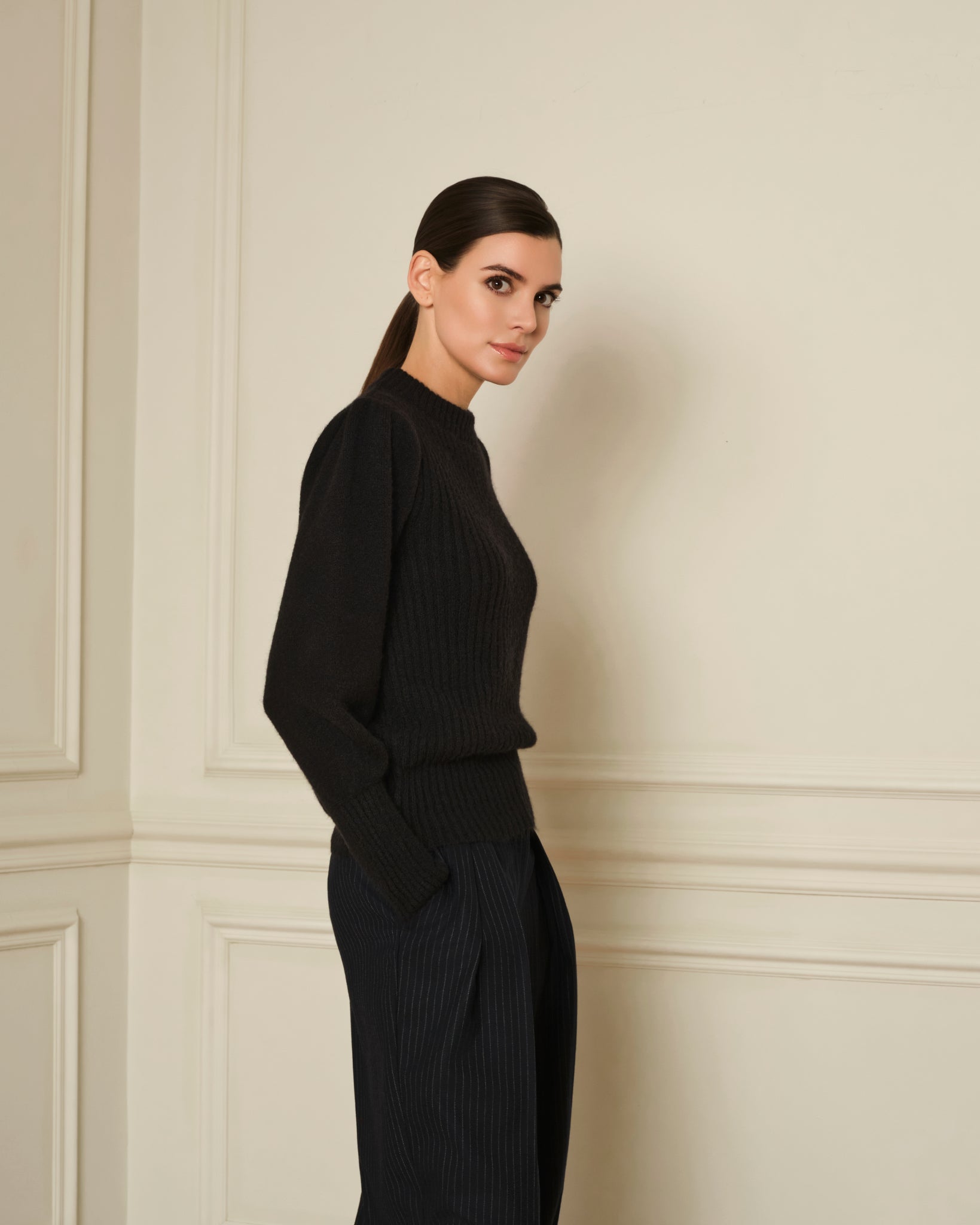 SUÉTER DE PUNTO CON MANGA ABULLONADA FRUNCIDA NEGRO