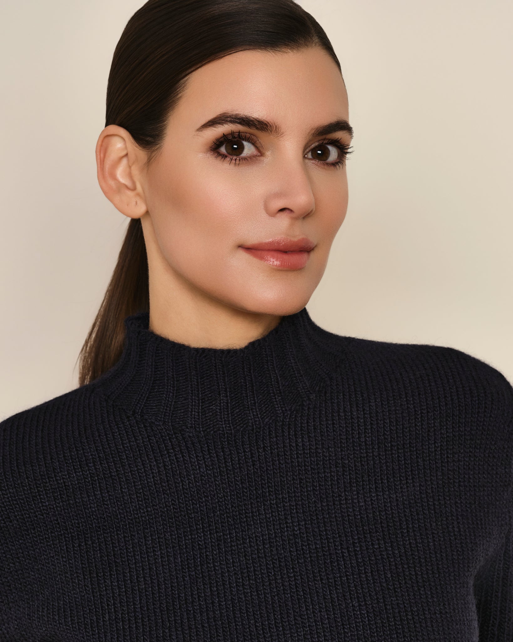 SUÉTER MANGA CORTA CON CUELLO ALTO AZUL MARINO