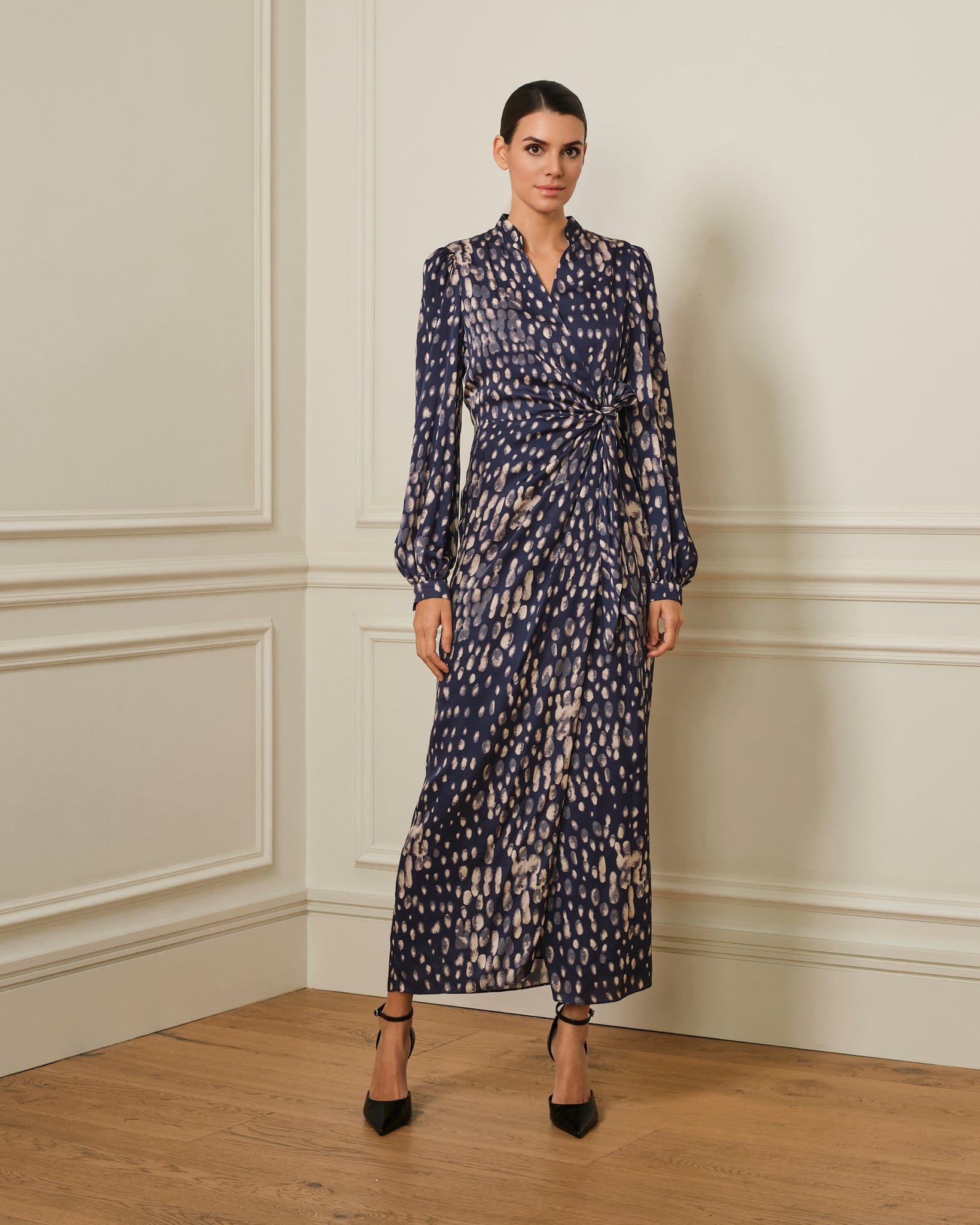 VESTIDO MIDI CRUZADO CON ESTAMPADO AZUL