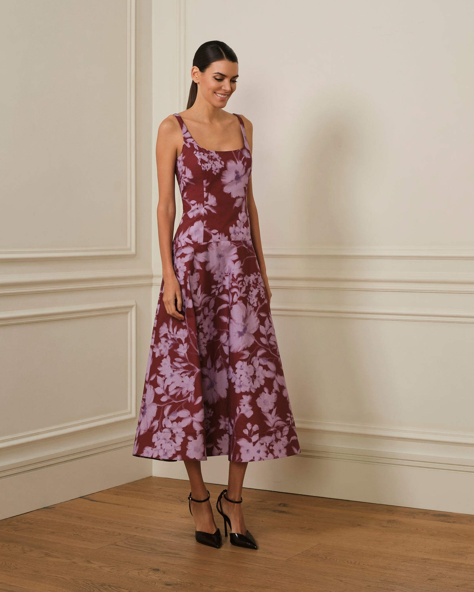 VESTIDO MIDI DE ESTAMPADO FLORAL BURDEOS