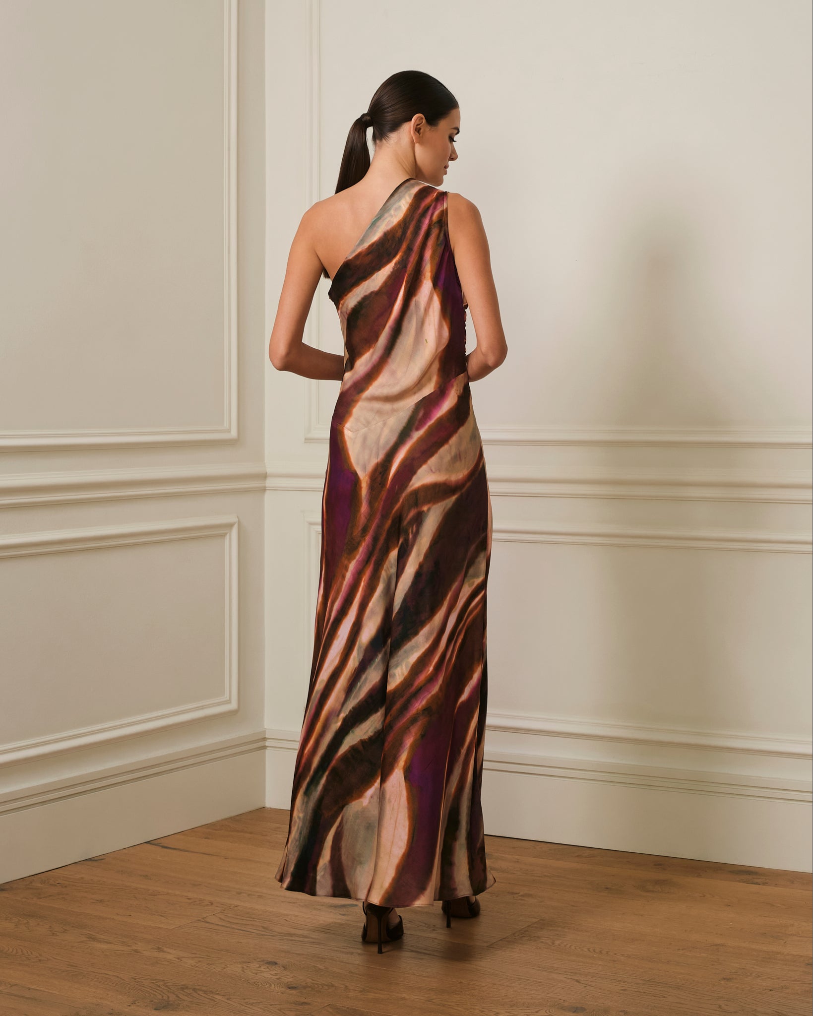 VESTIDO LARGO ASIMÉTRICO ESTAMPADO