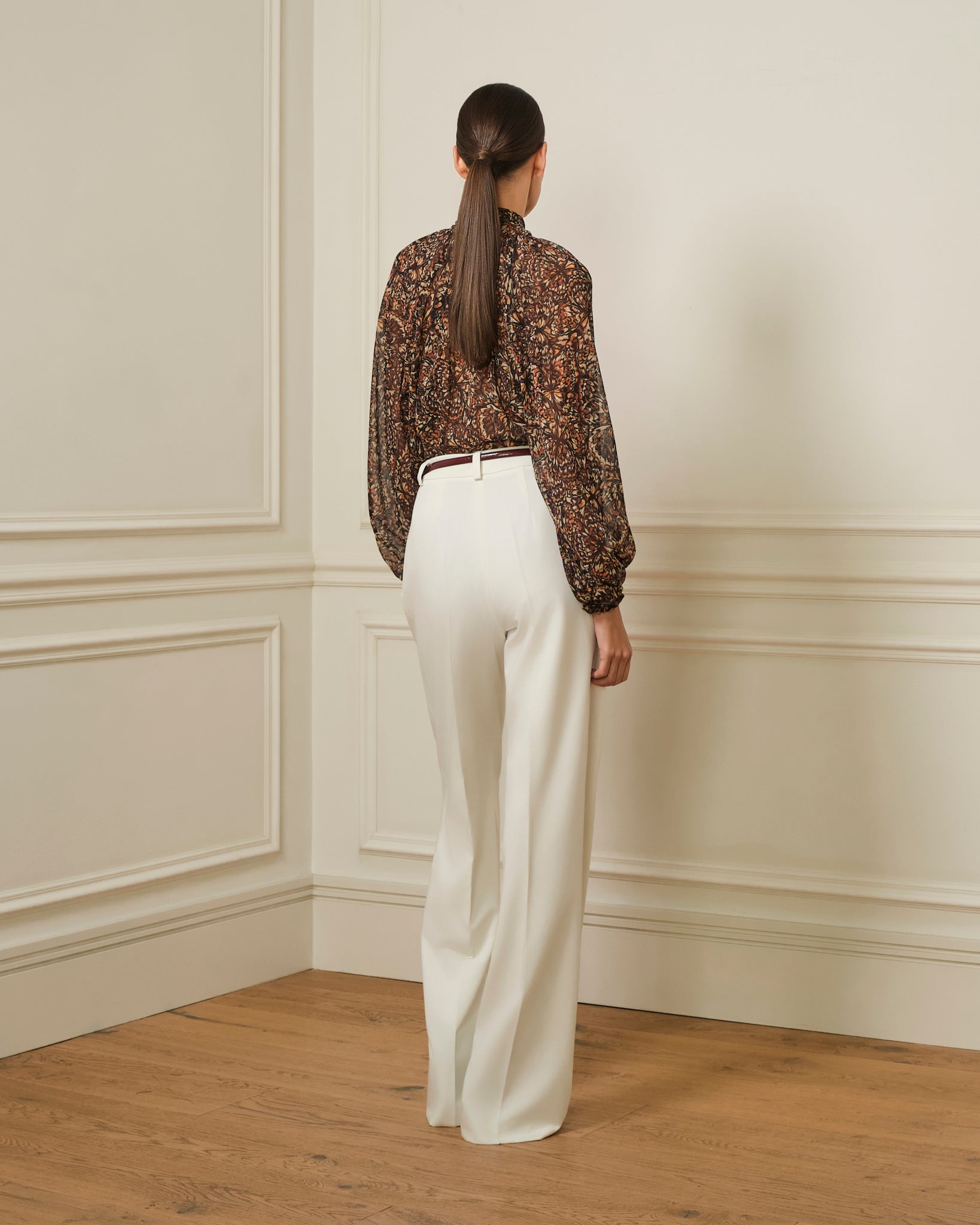 BLUSA LAZADA CON ESTAMPADO MARRÓN