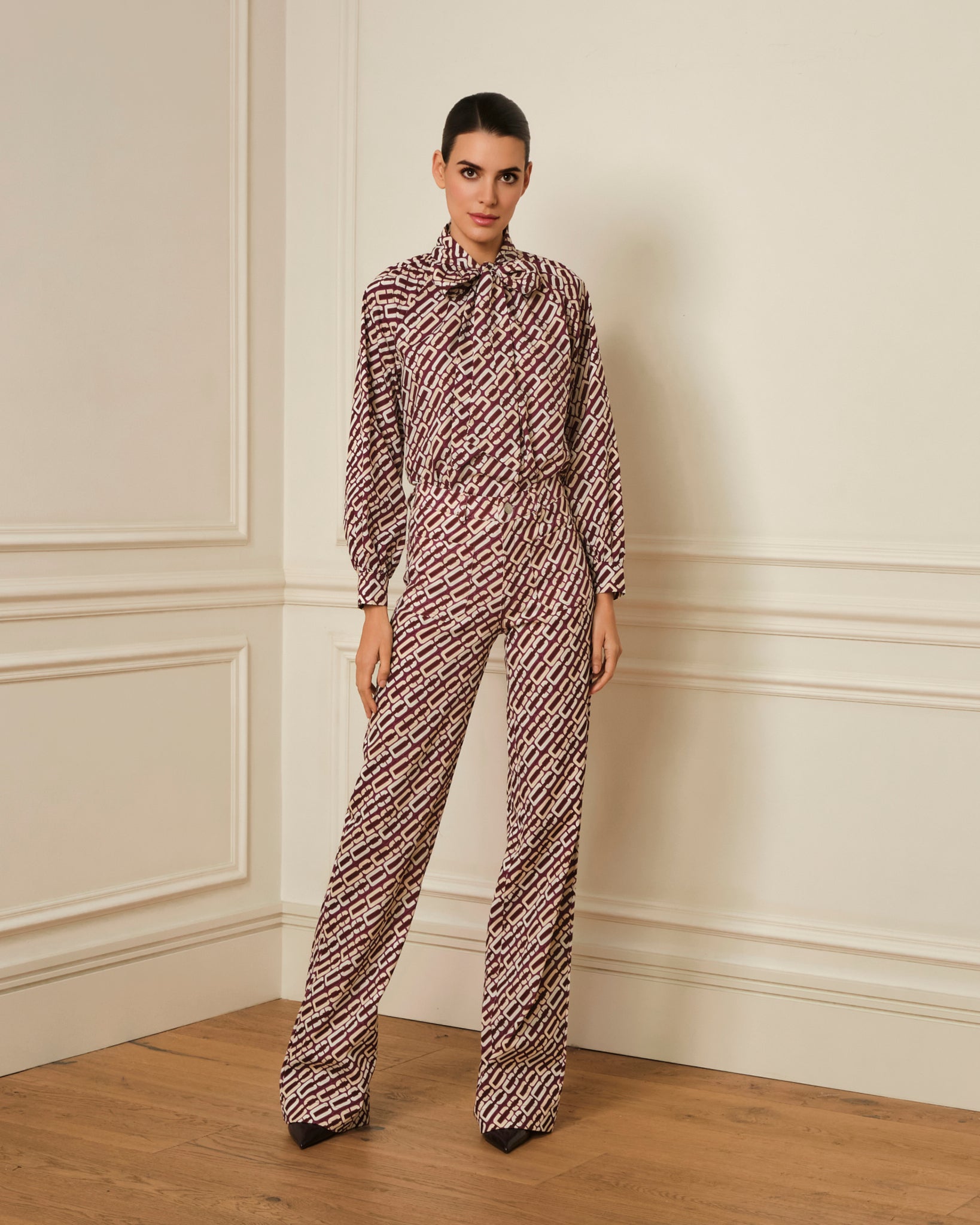 BLUSA MANGA ABULLONADA CON ESTAMPADO BURDEOS