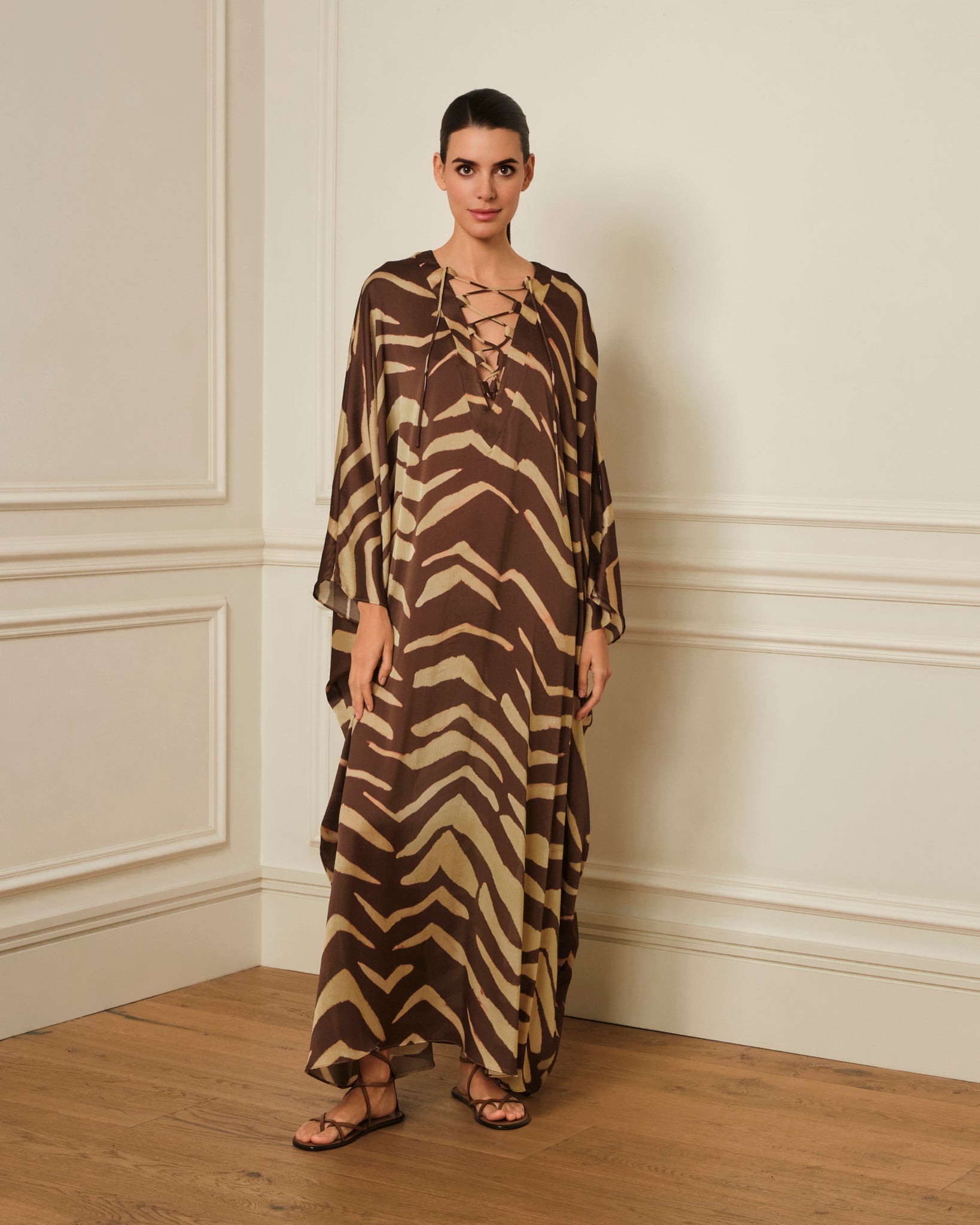 KAFTÁN LARGO ESTAMPADO MARRÓN