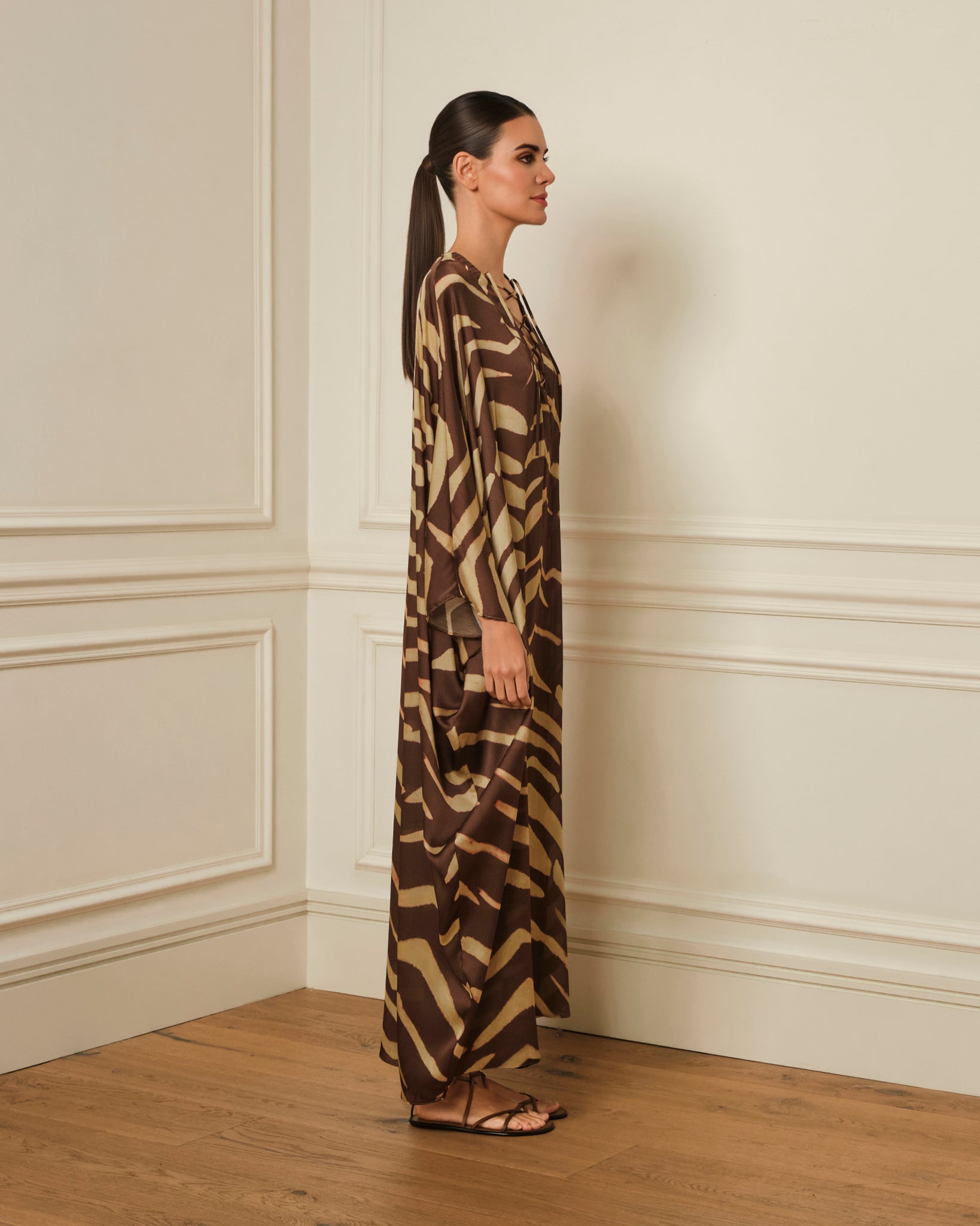 KAFTÁN LARGO ESTAMPADO MARRÓN