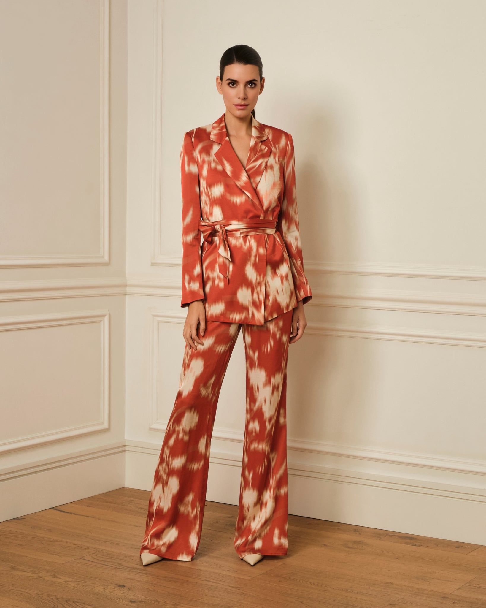 BLAZER SATINADO ESTAMPADO ROJO CON CINTURON DE LAZO