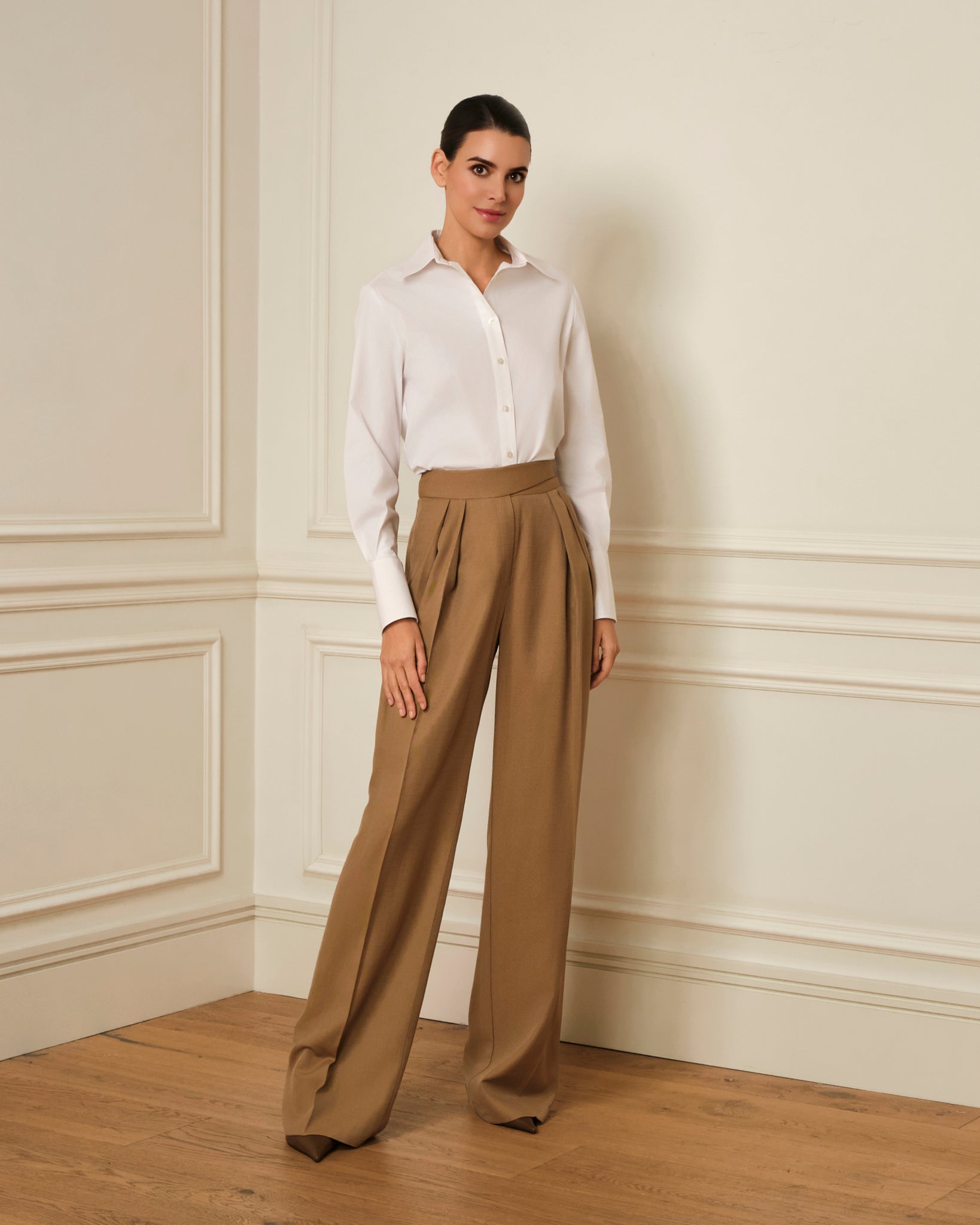 PANTALÓN DE TIRO ALTO CON CINTURILLA CRUZADA CAMEL