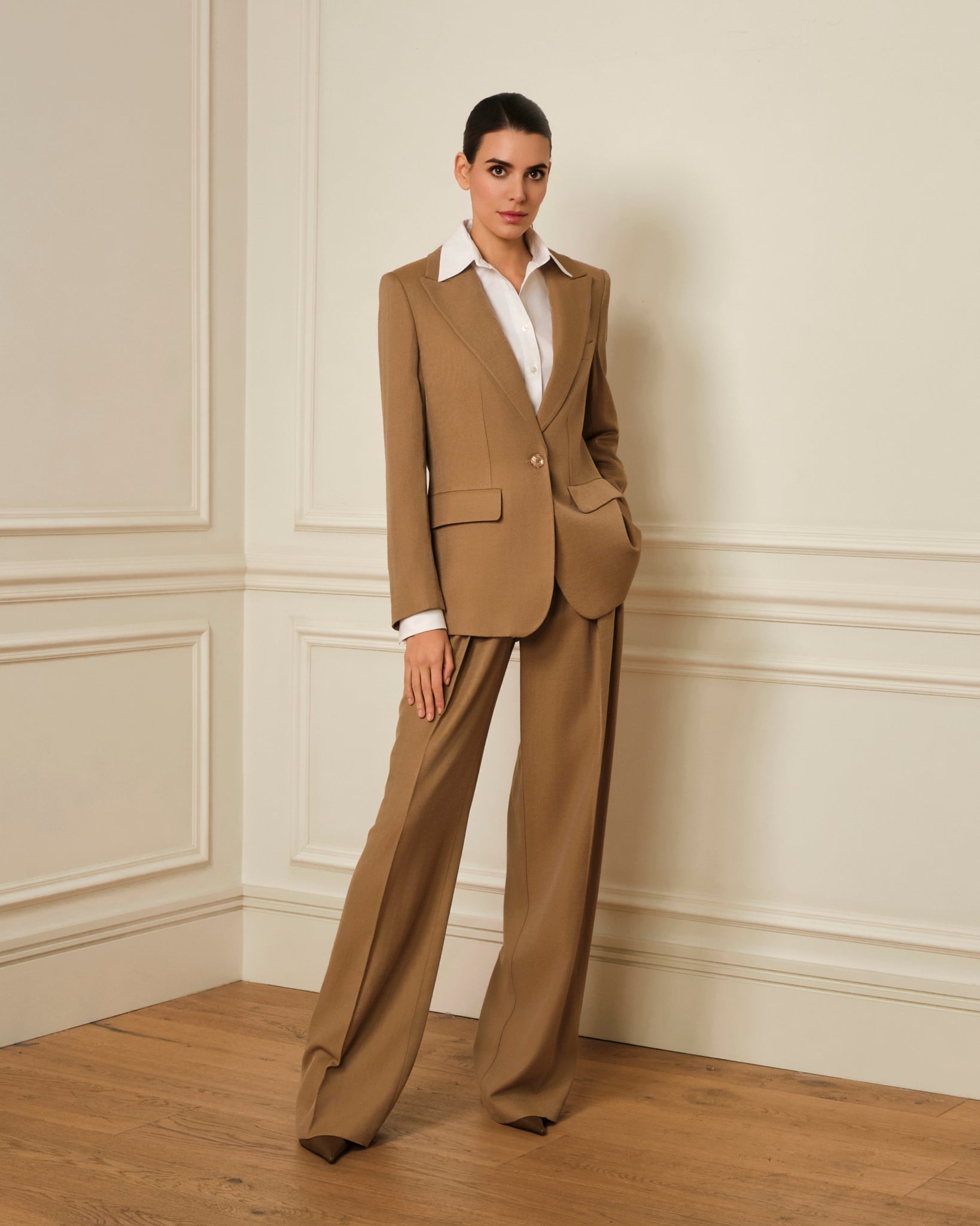 PANTALÓN DE TIRO ALTO CON CINTURILLA CRUZADA CAMEL