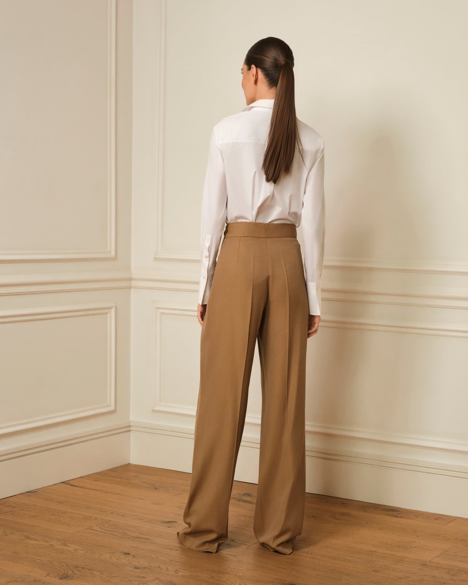 PANTALÓN DE TIRO ALTO CON CINTURILLA CRUZADA CAMEL