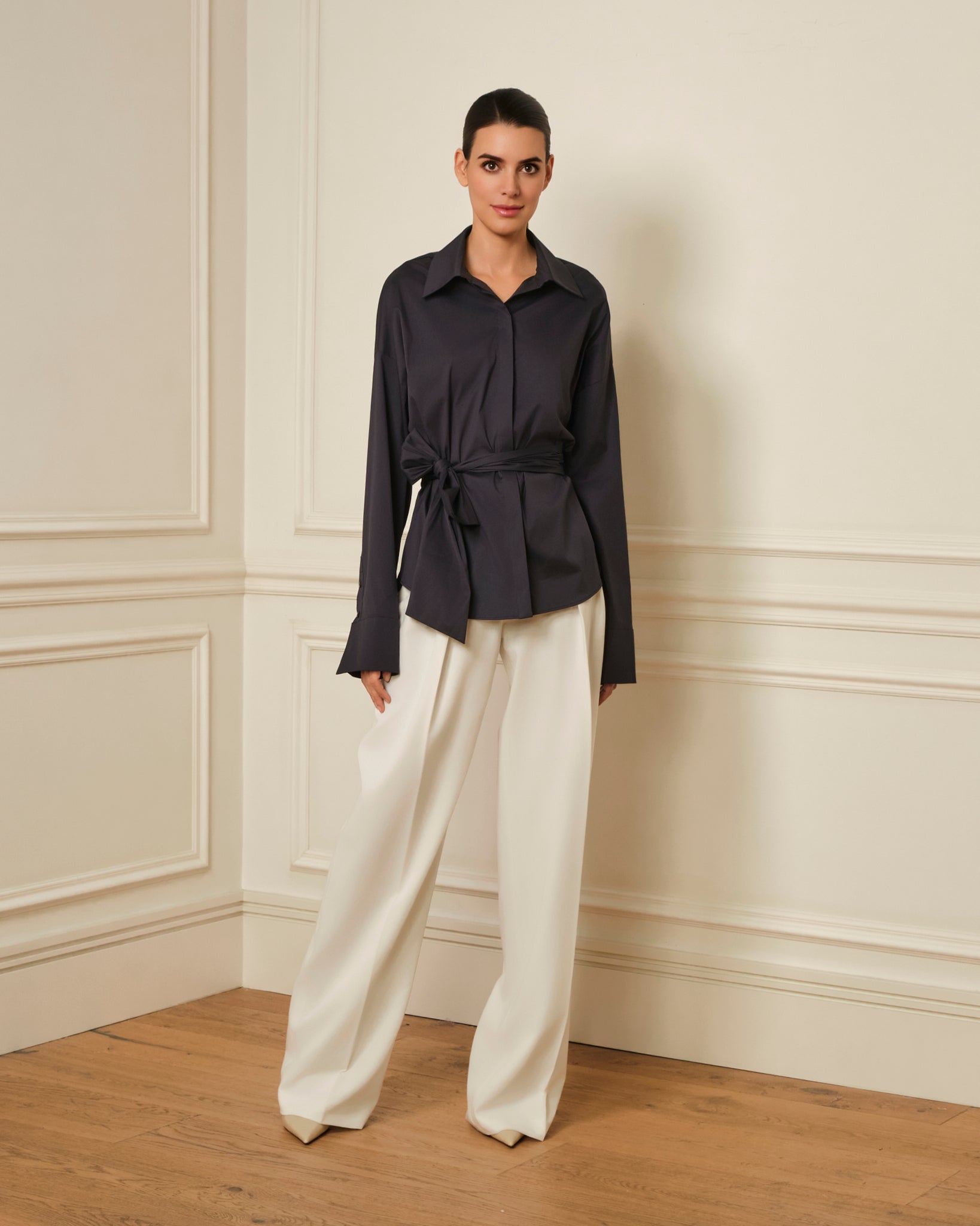 CAMISA CON CINTURÓN AZUL