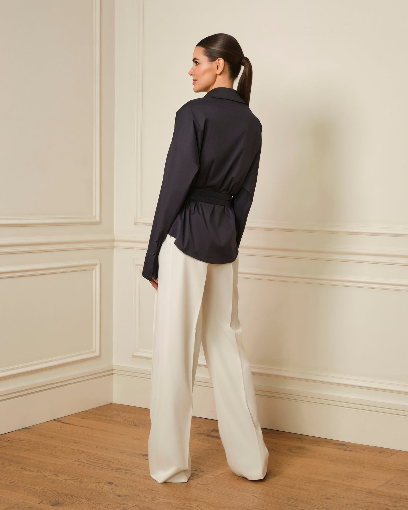 CAMISA CON CINTURÓN AZUL