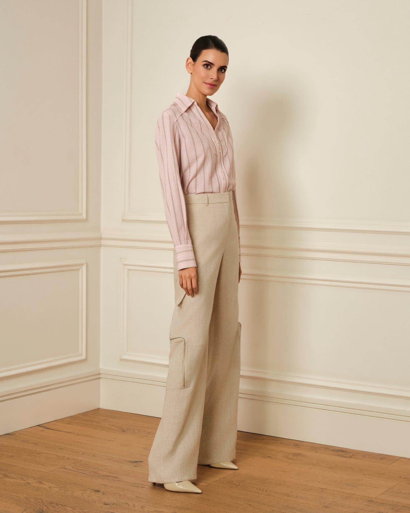 CAMISA CON DETALLE DE VIVO Y ESTAMPADO DE RAYAS ROSA