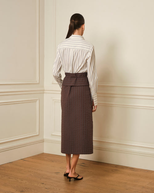 FALDA MIDI CON CINTURILLA ANCHA MARRÓN