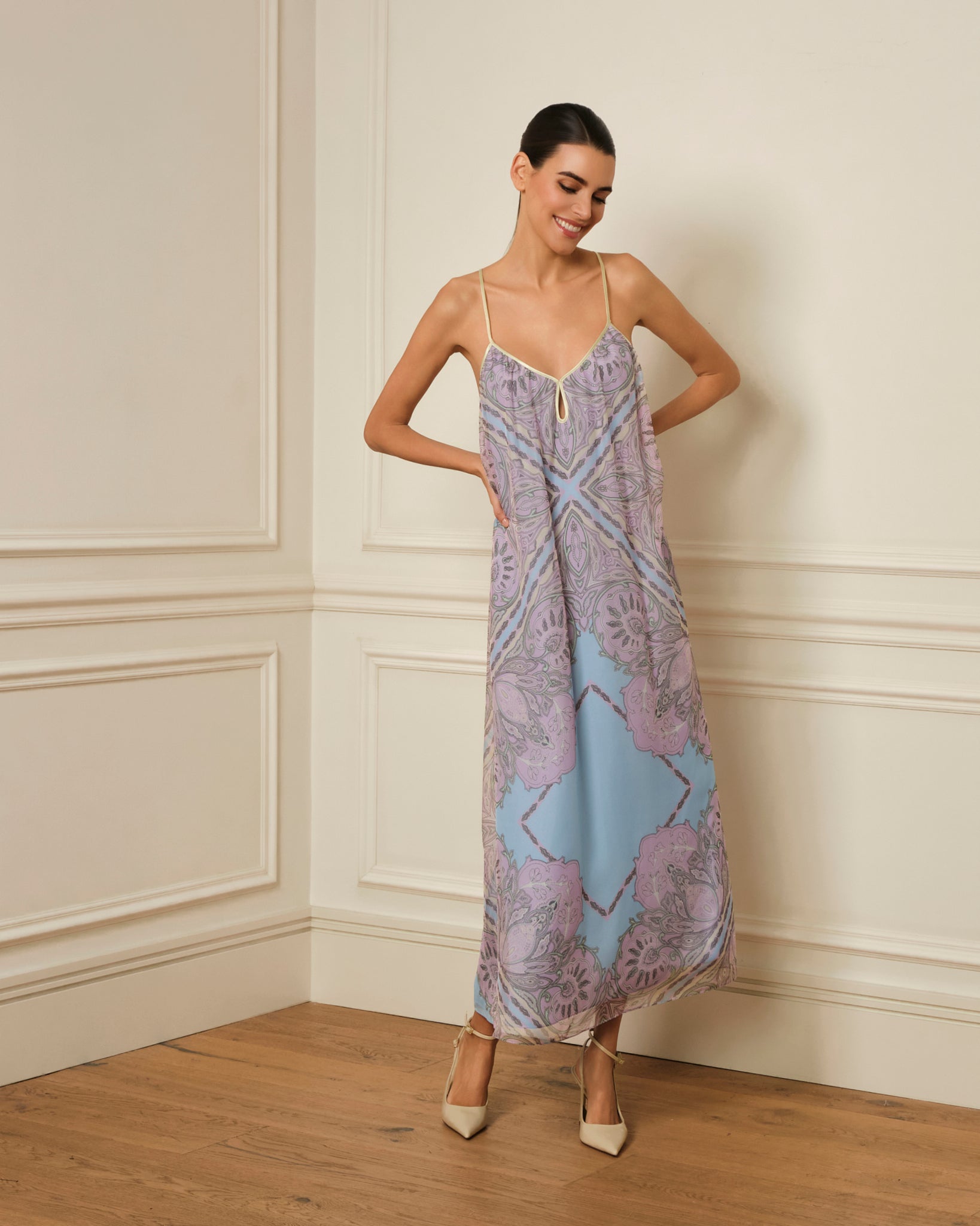 VESTIDO MIDI ESTAMPADO DE TIRANTES