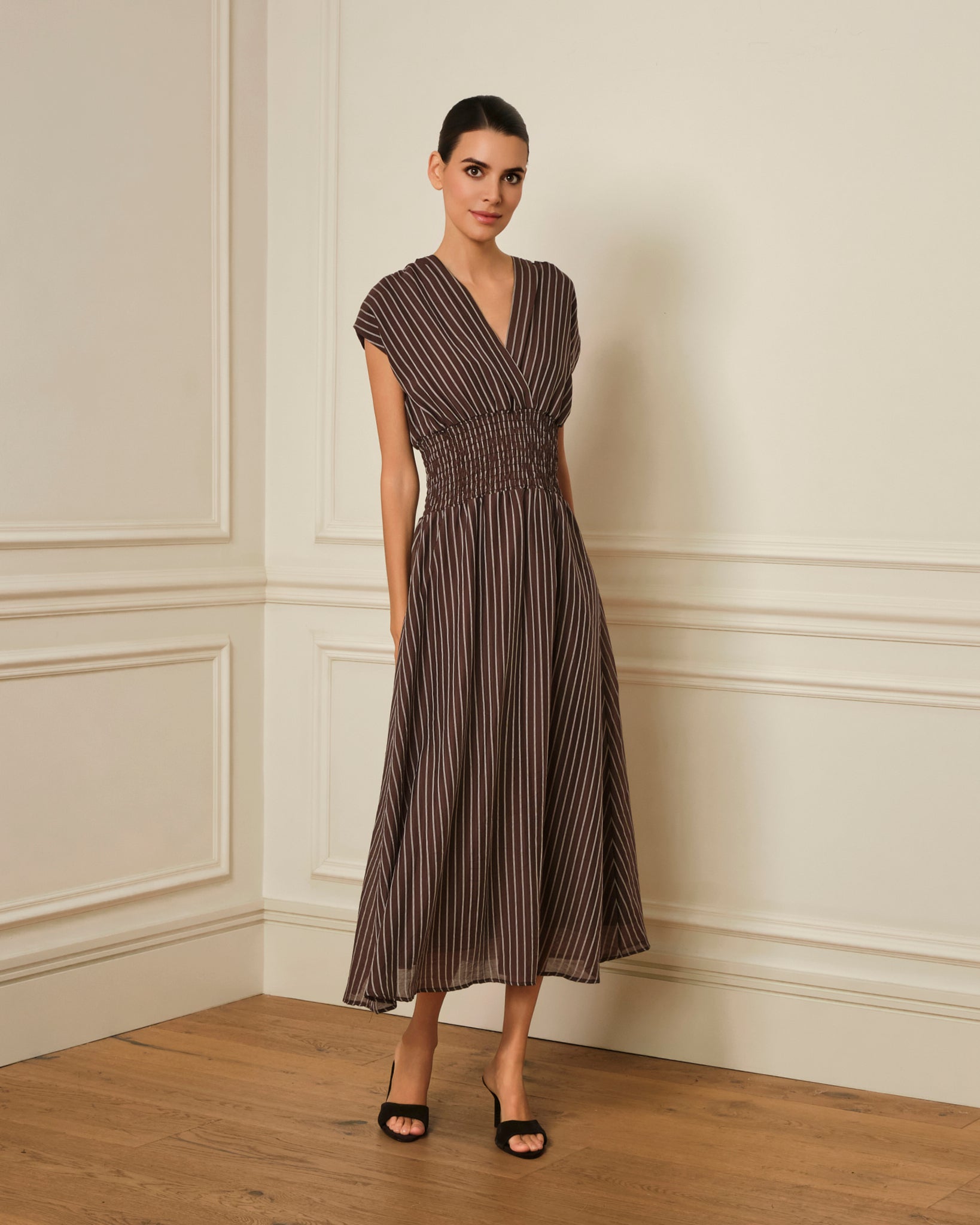 VESTIDO MIDI CON ESTAMPADO DE RAYAS MARRÓN