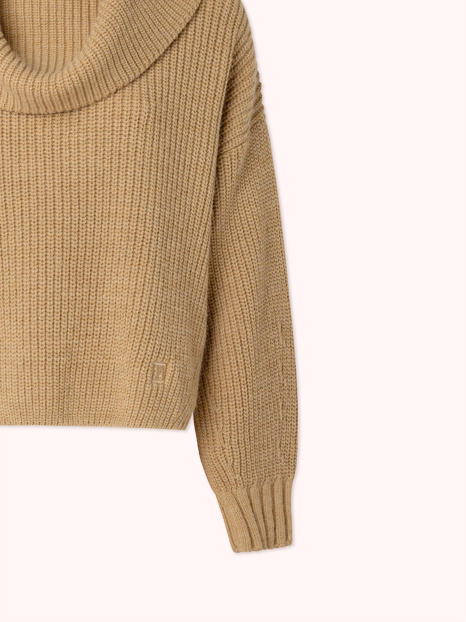 PRE-ORDER SUÉTER DE PUNTO CON CUELLO VUELTO CAMEL