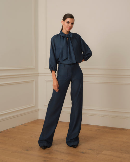 BLUSA MANGA ABULLONADA CON LAZO EN CUELLO EN DENIM