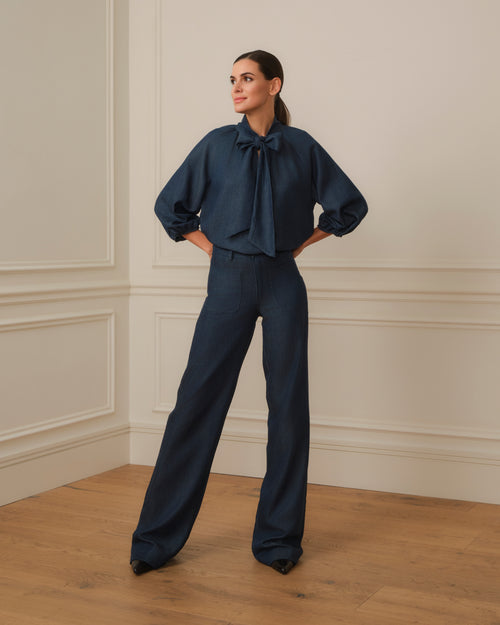 PANTALÓN FLARE CON BOLSILLOS DENIM