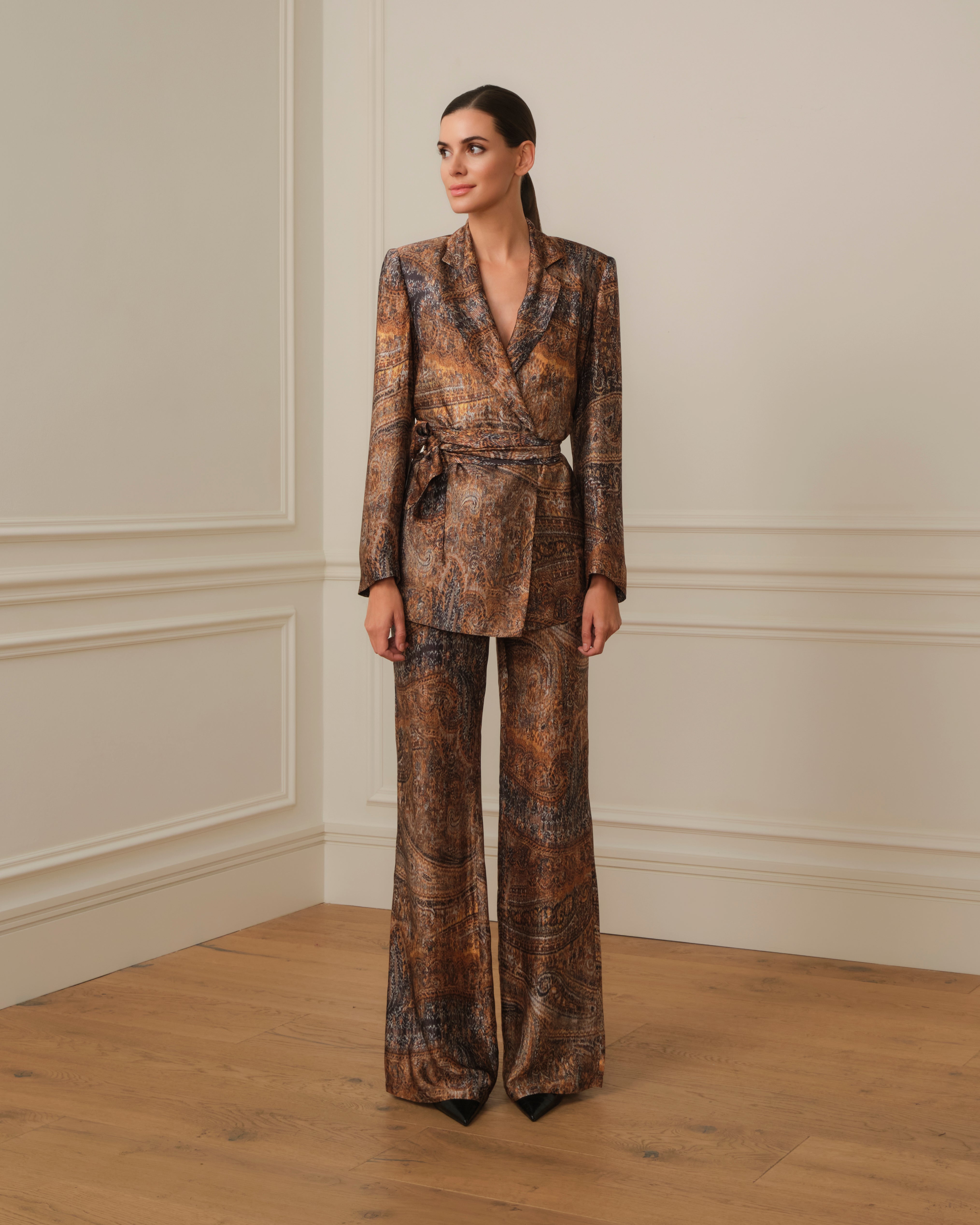 BLAZER CRUZADO ESTAMPADO PAISLEY CON CINTURON